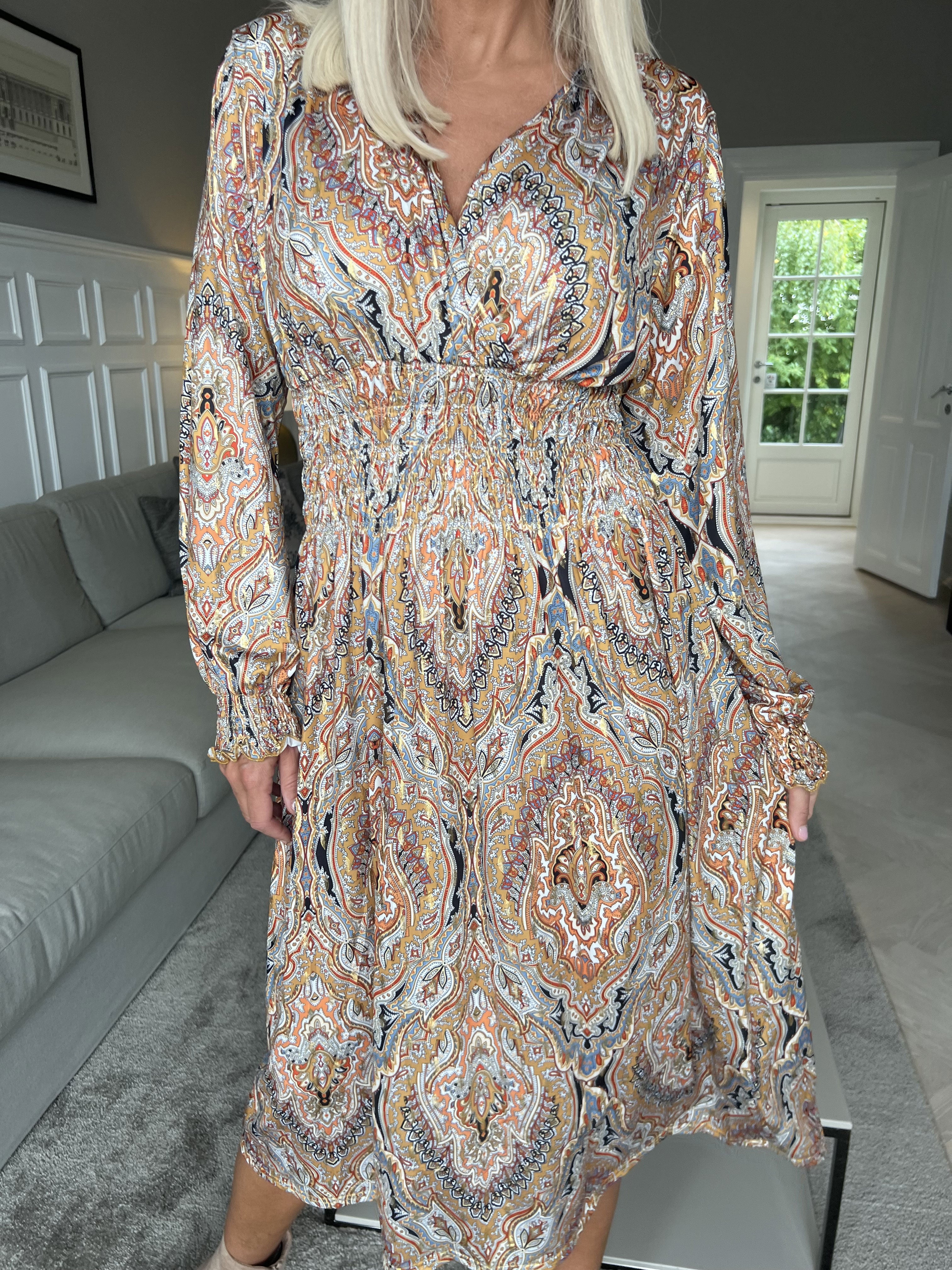 Pams Pattern Midi L/S - Elastisk kjole i krølfrit stof med lange ærmer